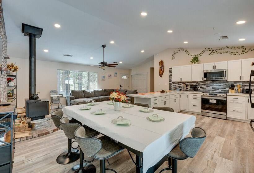 Renovated Pioneer Home In Serene Wooded Setting!