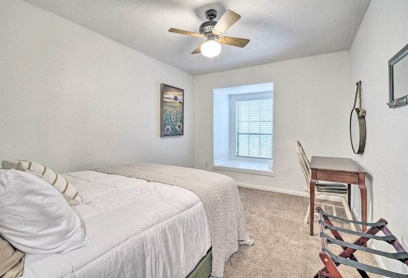 Riverfront Hunstville Home W/ Deck & Chiminea