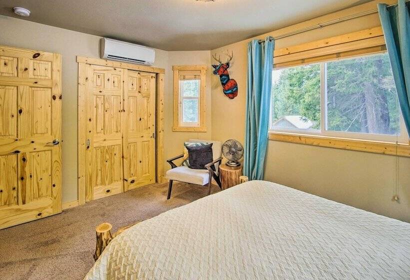 Ronald Cabin W/ Private Hot Tub Near Lake & Trails