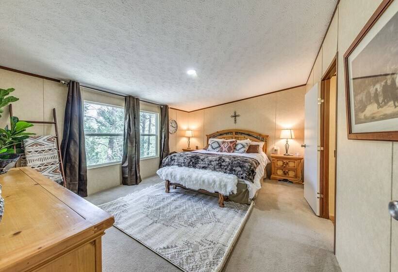 Ruidoso Cabin W/ Hot Tub & On Site Hiking!