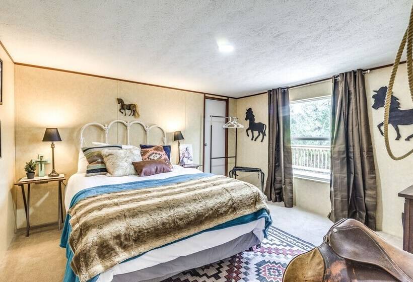 Ruidoso Cabin W/ Hot Tub & On Site Hiking!