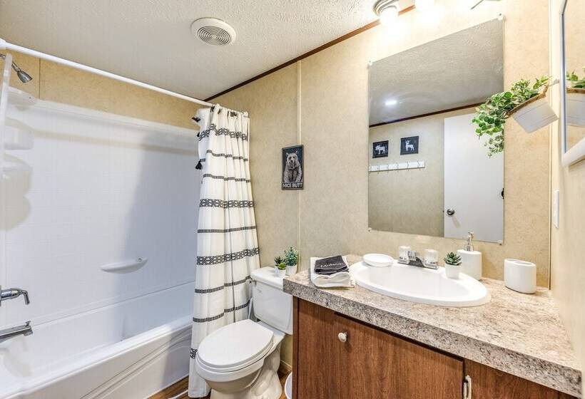 Ruidoso Cabin W/ Hot Tub & On Site Hiking!