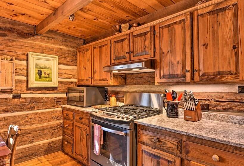Cabin Near Boone W/ Hot Tub & Mountain Views