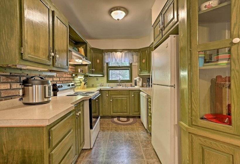 Blakeslee Hideaway W/ Lake Access: 3 Mi To Ski!