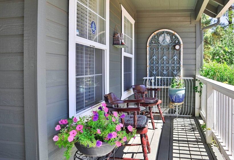 Near Trails, Lakes & Golf: Pinetop Home W/ Deck