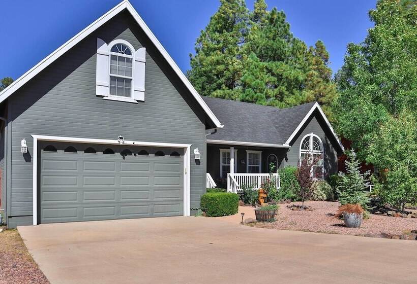 Near Trails, Lakes & Golf: Pinetop Home W/ Deck