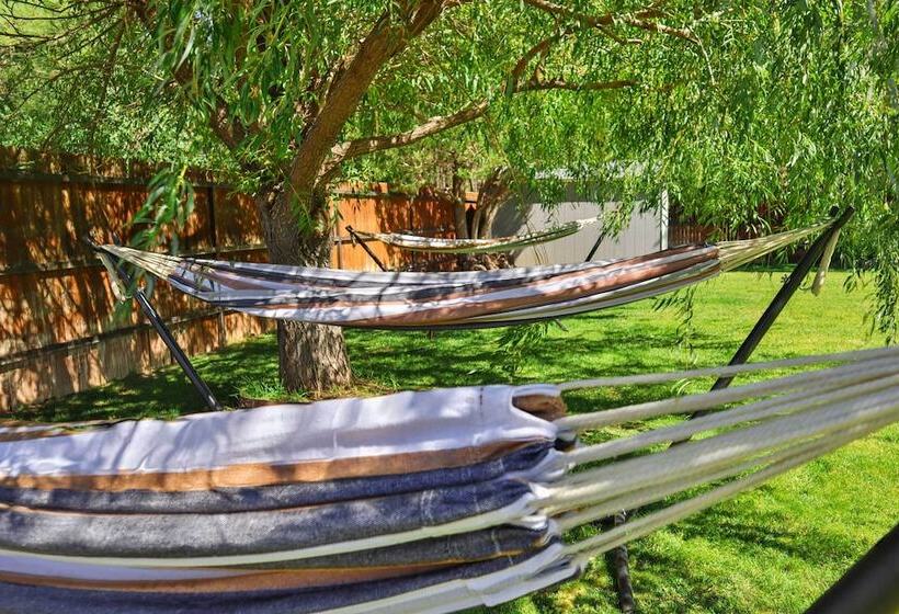 Near Trails, Lakes & Golf: Pinetop Home W/ Deck