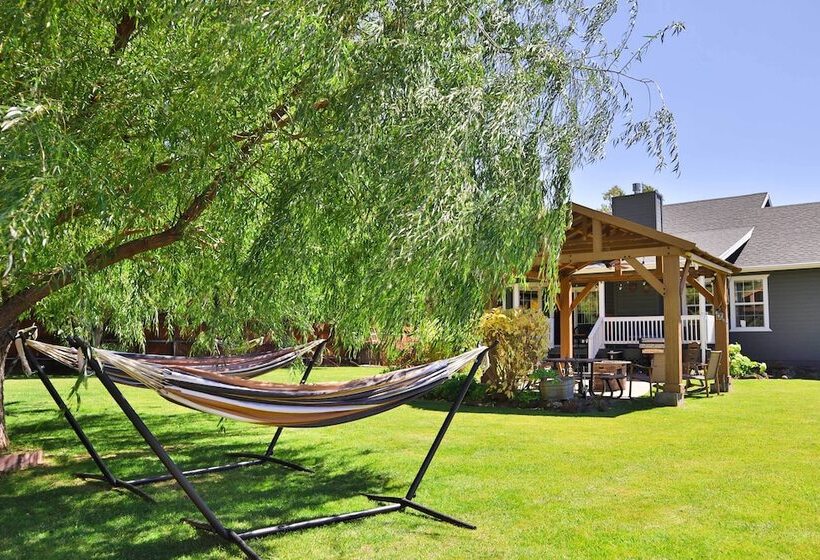 Near Trails, Lakes & Golf: Pinetop Home W/ Deck