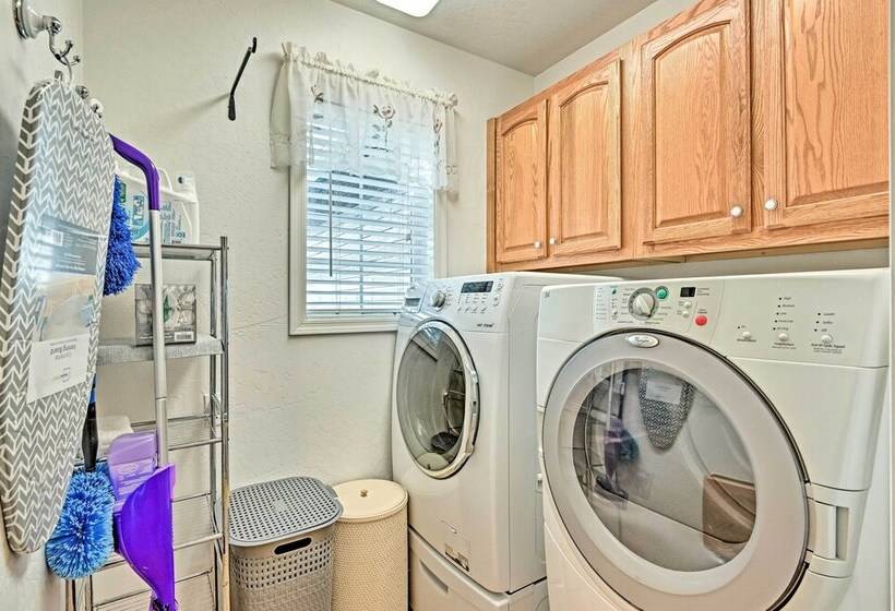 Near Trails, Lakes & Golf: Pinetop Home W/ Deck