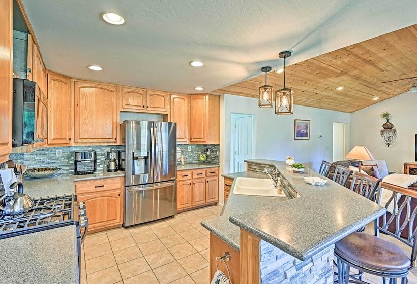 Near Trails, Lakes & Golf: Pinetop Home W/ Deck