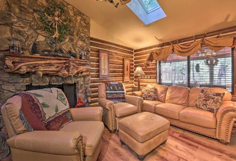 Family & Pet Friendly: Rustic Lakeside Cabin