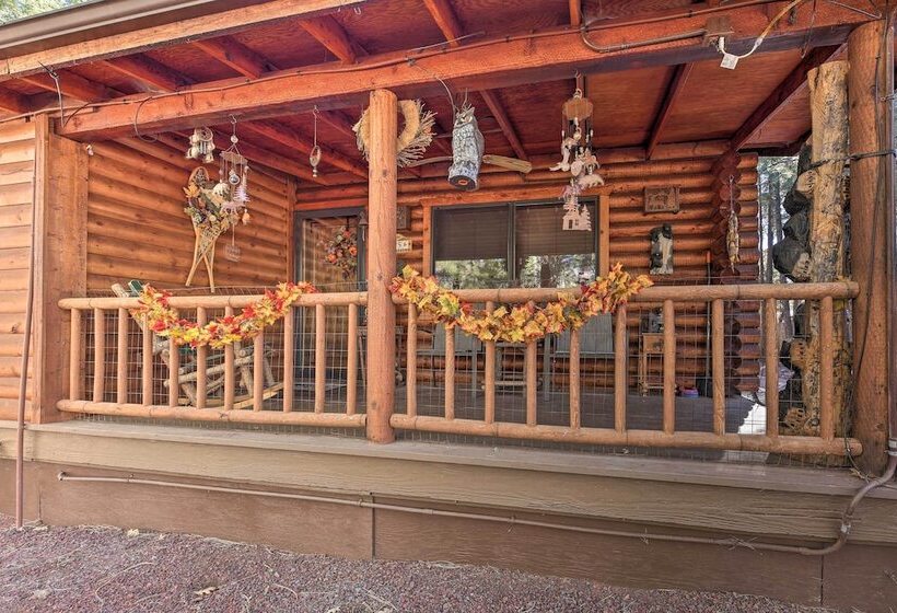 Family & Pet Friendly: Rustic Lakeside Cabin