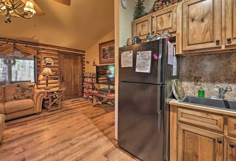 Family & Pet Friendly: Rustic Lakeside Cabin