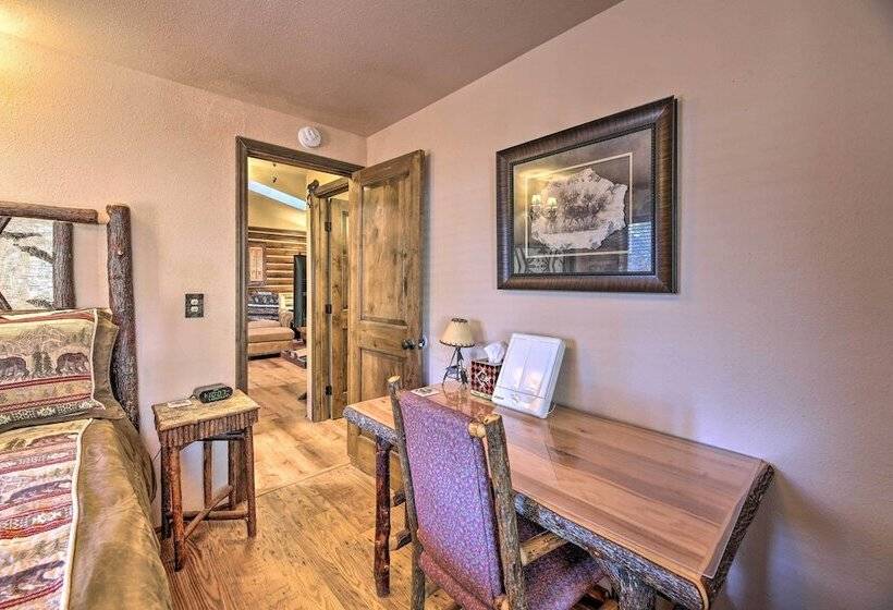 Family & Pet Friendly: Rustic Lakeside Cabin