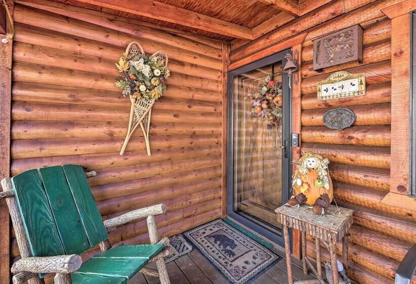 Family & Pet Friendly: Rustic Lakeside Cabin