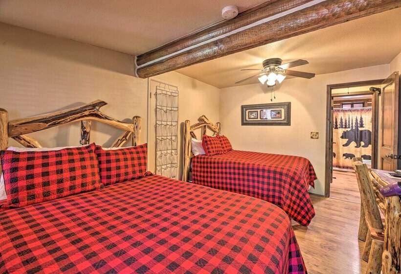 Family & Pet Friendly: Rustic Lakeside Cabin