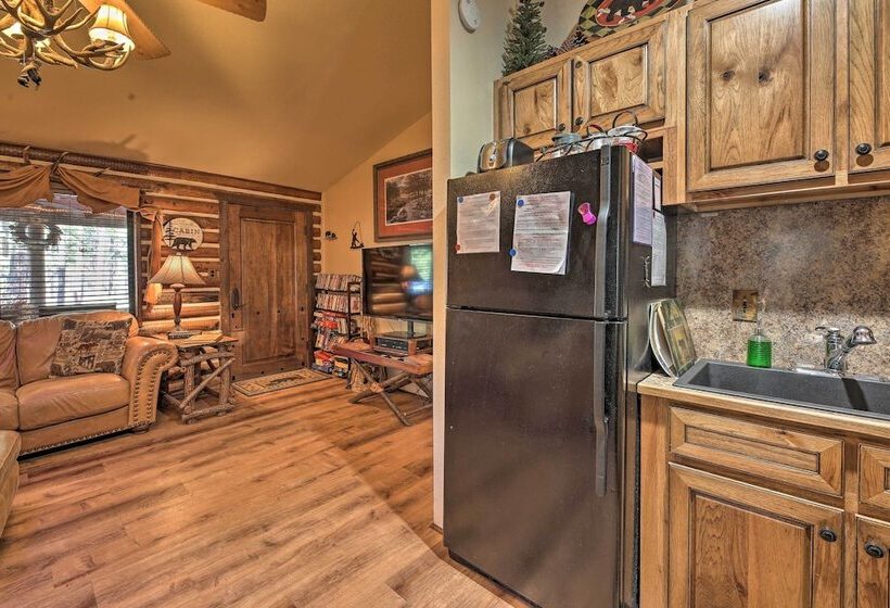 Family & Pet Friendly: Rustic Lakeside Cabin