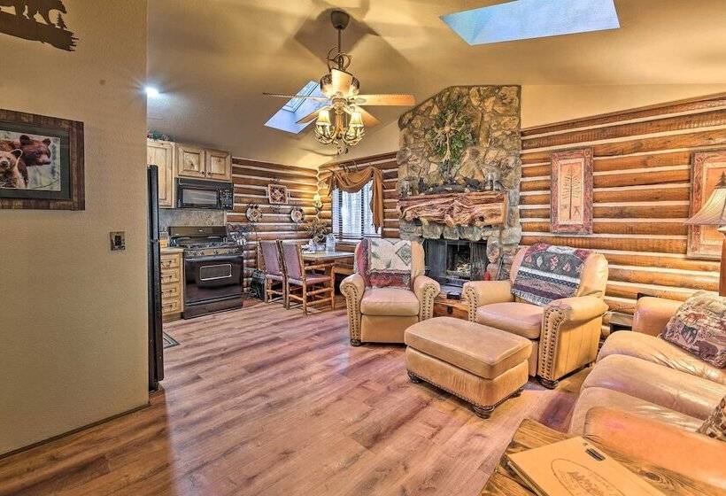 Family & Pet Friendly: Rustic Lakeside Cabin