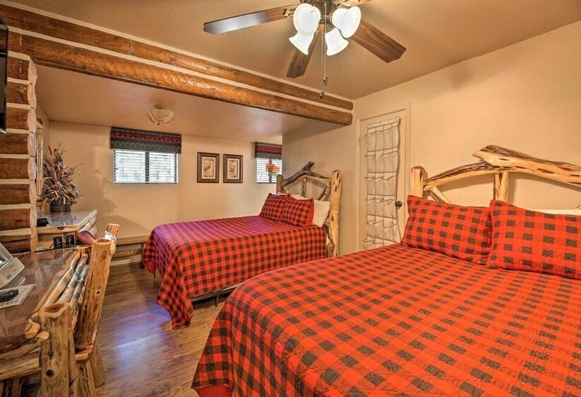 Family & Pet Friendly: Rustic Lakeside Cabin