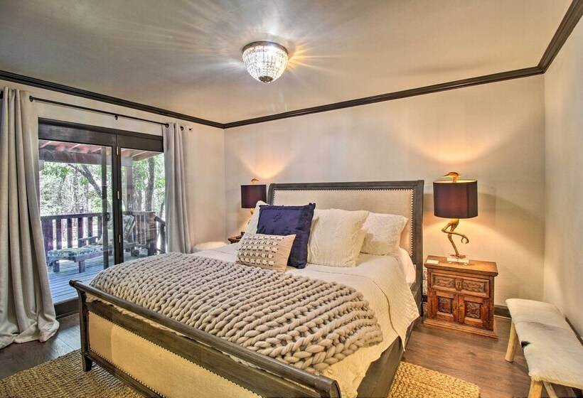 1 Mi To Rainbow Lake: Lakeside Cabin W/ Deck!