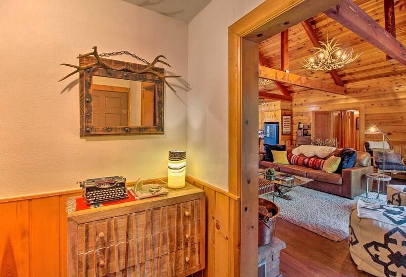 1 Mi To Rainbow Lake: Lakeside Cabin W/ Deck!