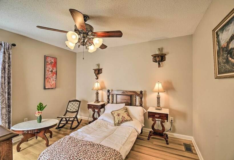 Pet Friendly Home W/ Grill & Farm In Meadowview!