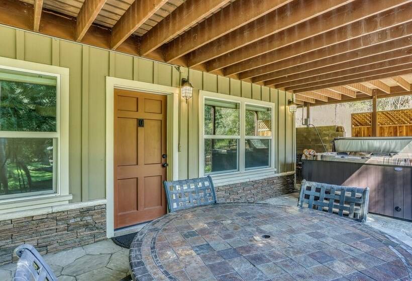 Rustic Oakhurst Retreat < 4 Mi To Bass Lake!