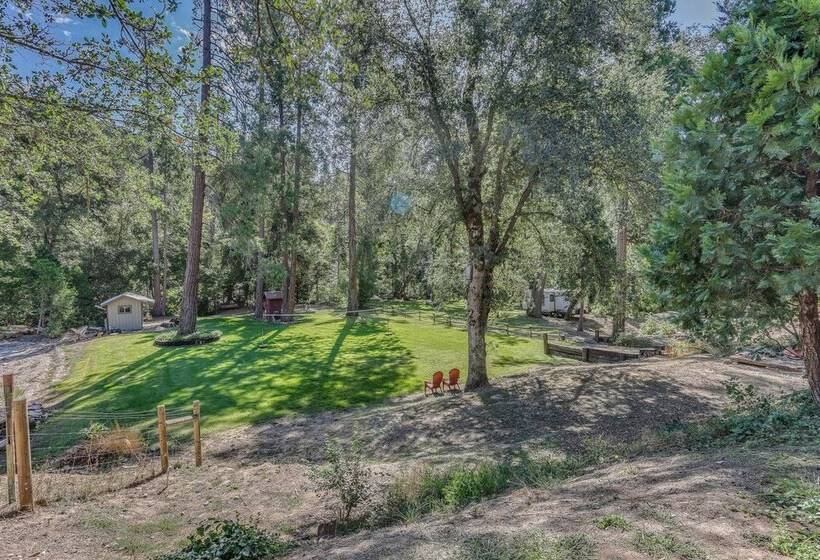 Rustic Oakhurst Retreat < 4 Mi To Bass Lake!