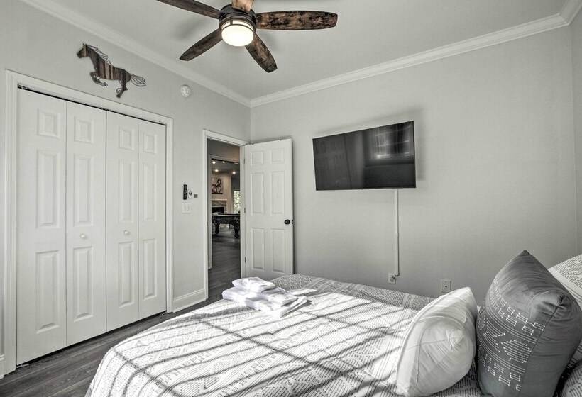 Rustic Pinehurst House W/ Fire Pit & Game Room