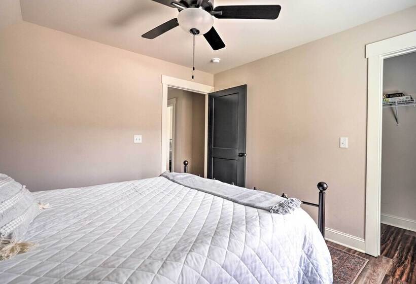 Scenic Mtn Retreat W/ Wooded Backyard + Fire Pit!