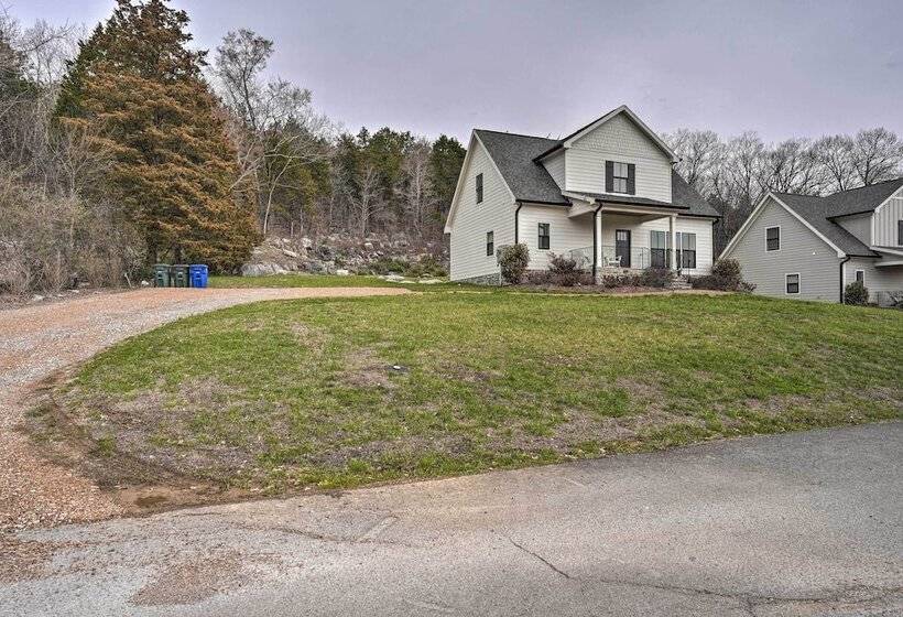 Scenic Mtn Retreat W/ Wooded Backyard + Fire Pit!