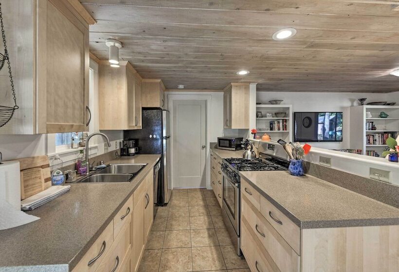 Peaceful Cottage W/ Grill & Yard In Grass Valley!