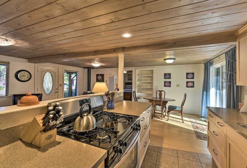 Peaceful Cottage W/ Grill & Yard In Grass Valley!
