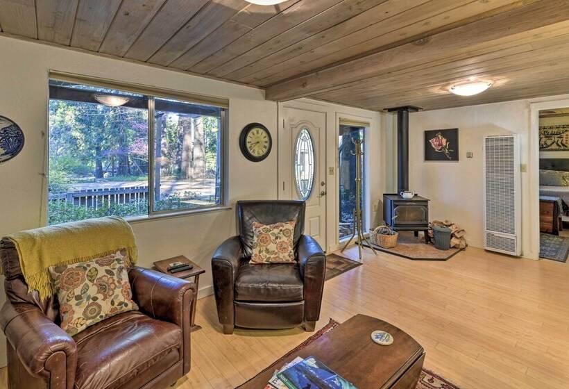 Peaceful Cottage W/ Grill & Yard In Grass Valley!