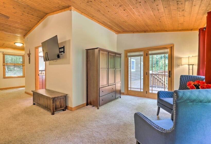 Secluded Leesburg Retreat W/ Private Hot Tub!