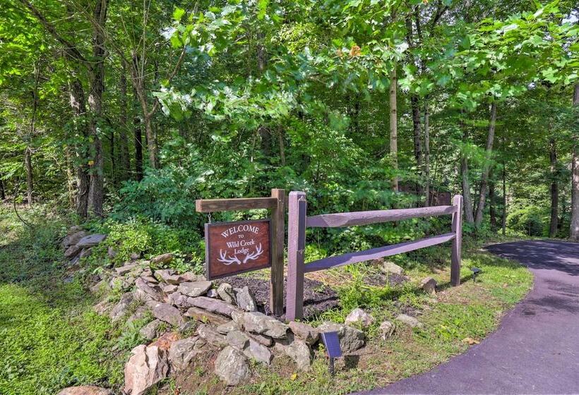 Secluded Leesburg Retreat W/ Private Hot Tub!