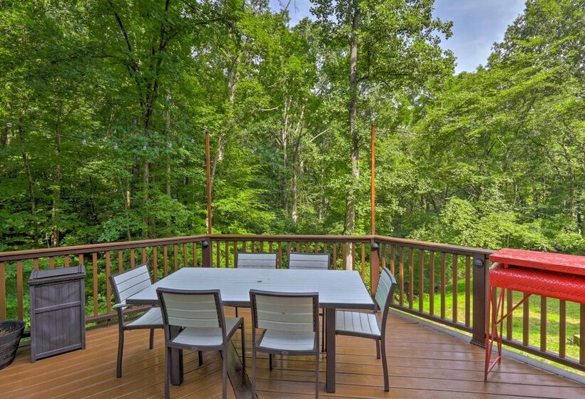Secluded Leesburg Retreat W/ Private Hot Tub!