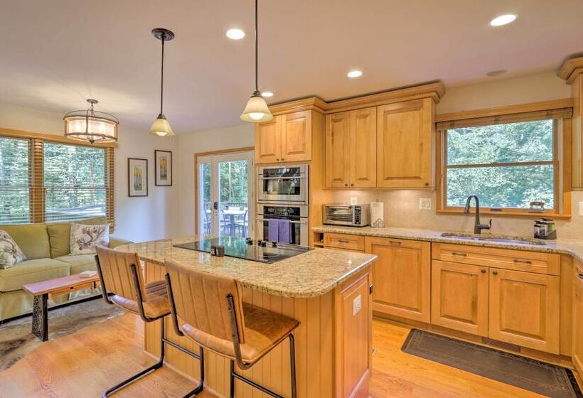 Secluded Leesburg Retreat W/ Private Hot Tub!