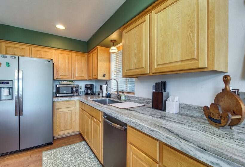 Secluded Show Low Home, Near Hiking Trails!