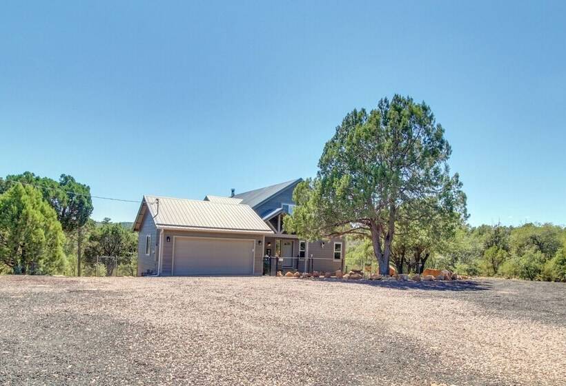 Secluded Show Low Home, Near Hiking Trails!