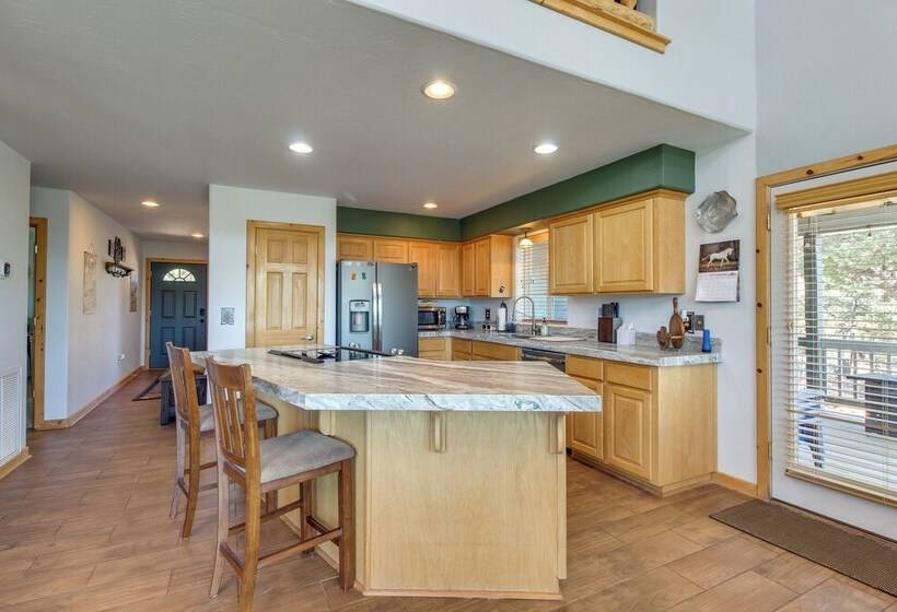 Secluded Show Low Home, Near Hiking Trails!