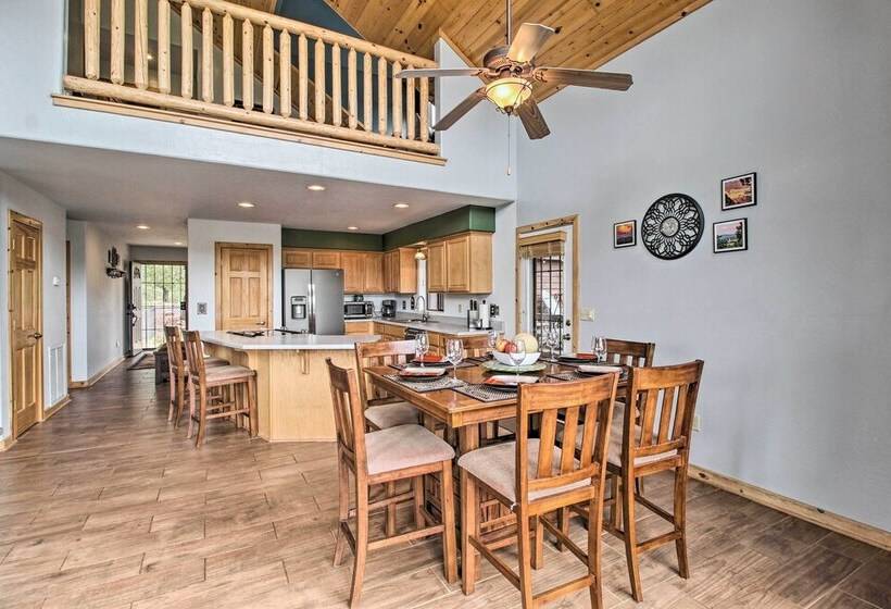 Secluded Show Low Home, Near Hiking Trails!