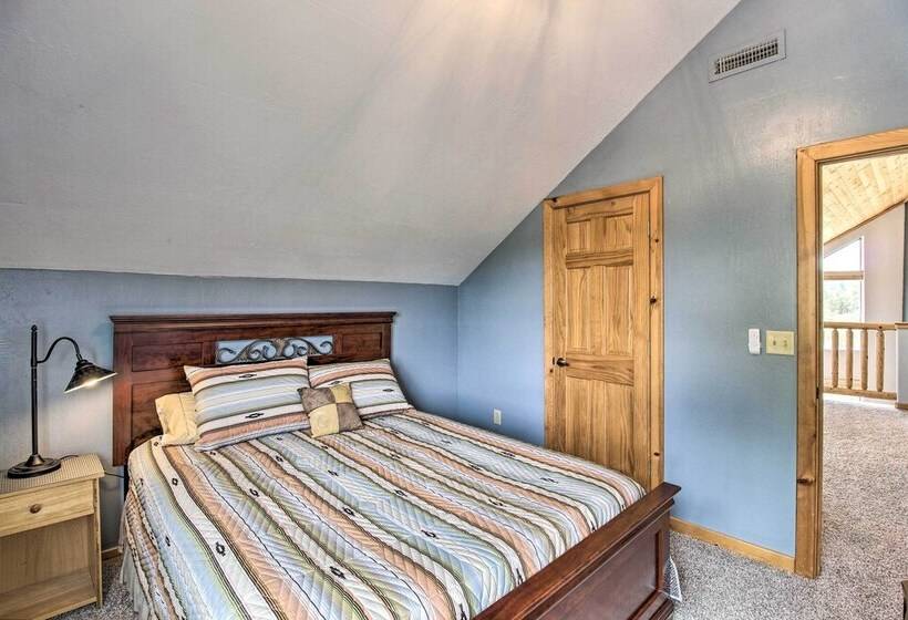 Secluded Show Low Home, Near Hiking Trails!