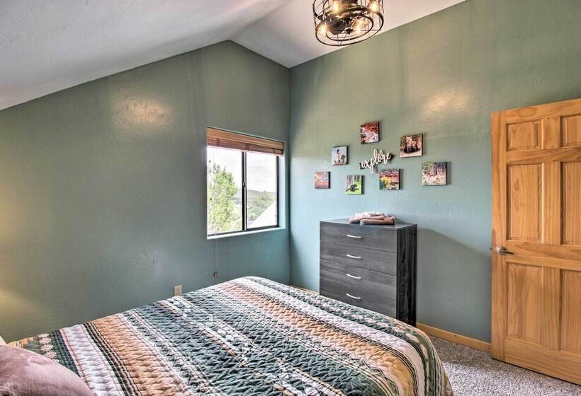 Secluded Show Low Home, Near Hiking Trails!