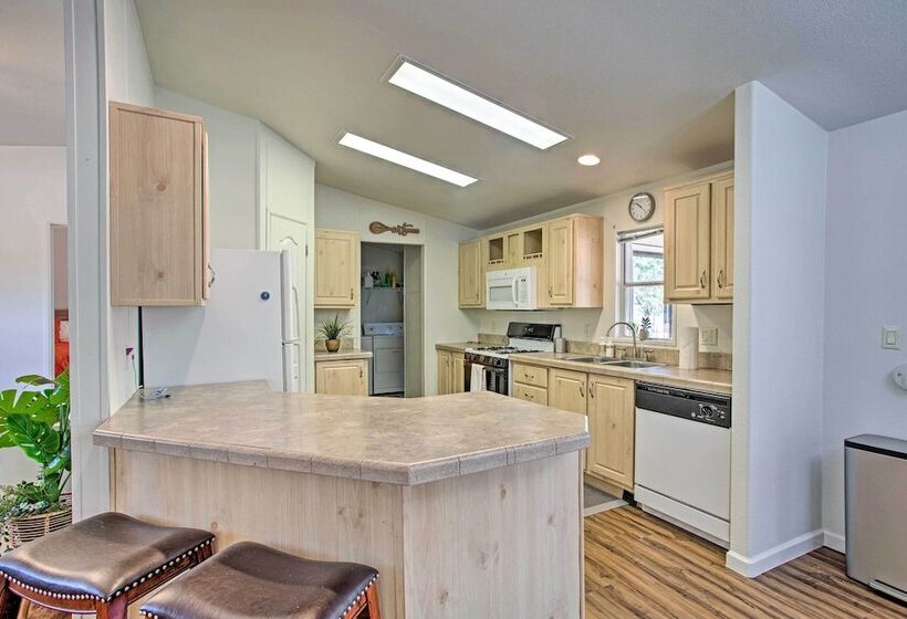 Sedona Home W/ View, Half Mi To Chimney Rock!