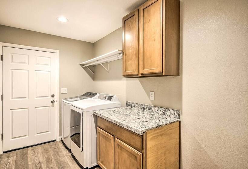 Quiet Show Low Home W/ White Mountain Lake Access!