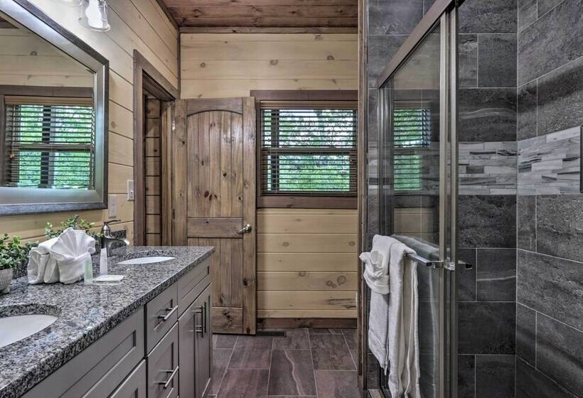 Smoky Cove Retreat W/ Private Hot Tub & Deck!