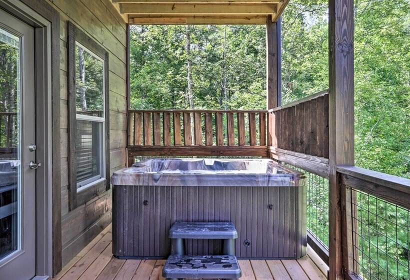Smoky Cove Retreat W/ Private Hot Tub & Deck!