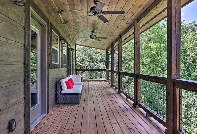 Smoky Cove Retreat W/ Private Hot Tub & Deck!