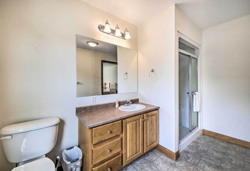 Spacious Bristol House W/ Deck & Harbor Views!